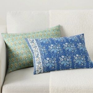 Pottery Barn - Regan Reversible Printed Lumbar Pillow Cover Size 14x20”. NEW